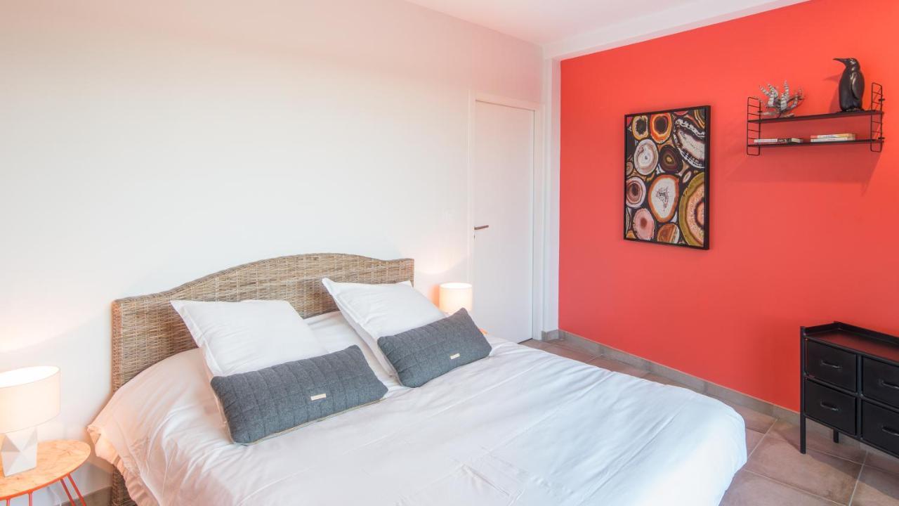 Appartamento Plein Soleil avec Jacuzzi Privatif et parking privé Sarlat Esterno foto