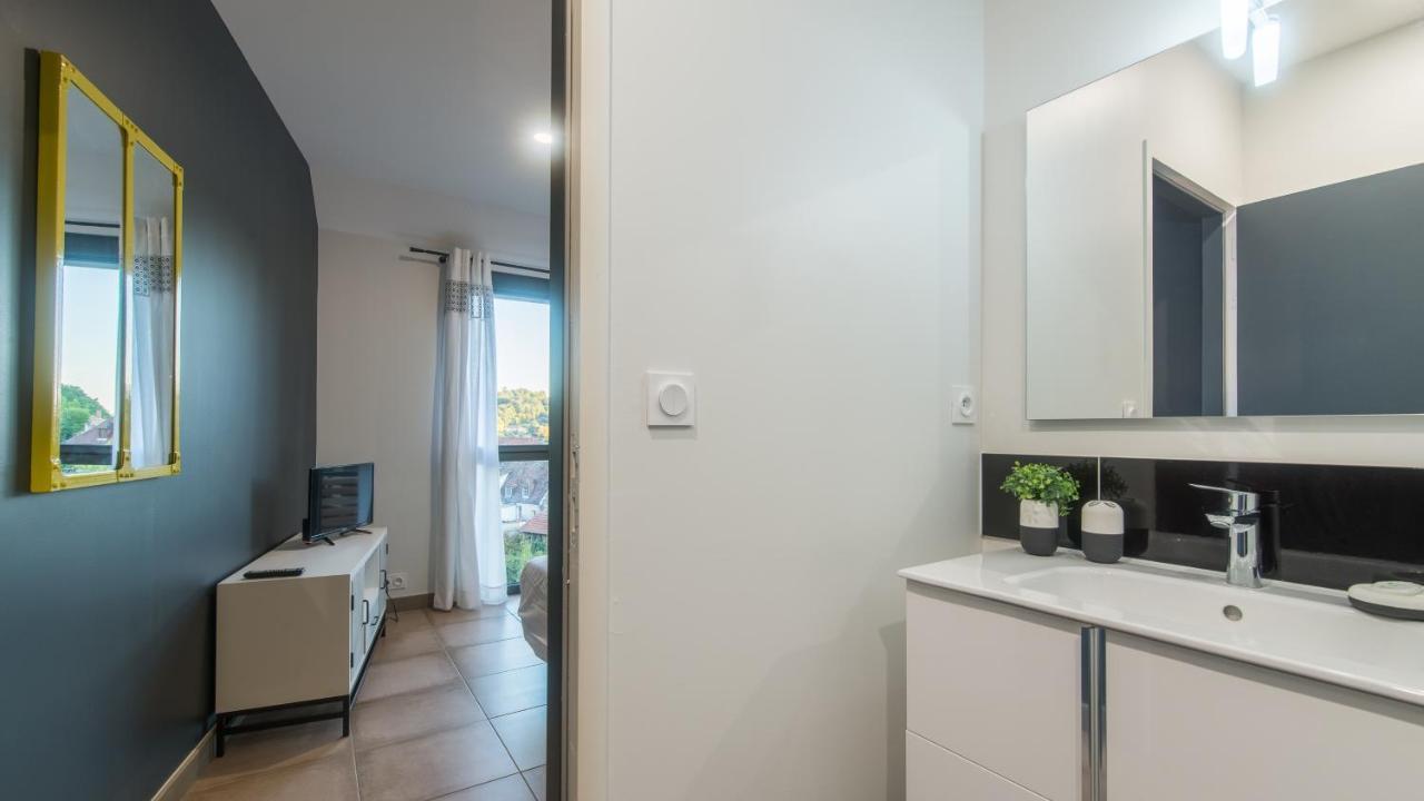 Appartamento Plein Soleil avec Jacuzzi Privatif et parking privé Sarlat Esterno foto